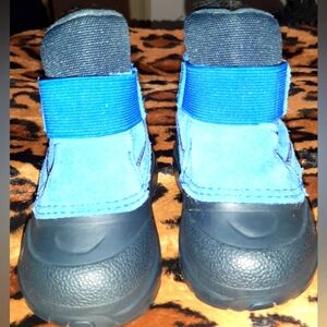 Little boys The North Face boots size 5